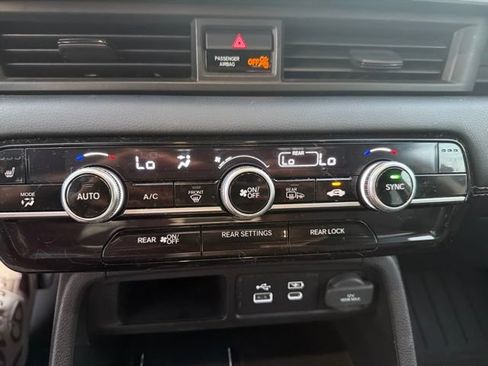 Used 2024 Honda Pilot Touring image 13