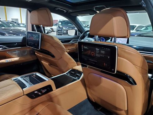 Used 2022 BMW ALPINA B7 xDrive image 23