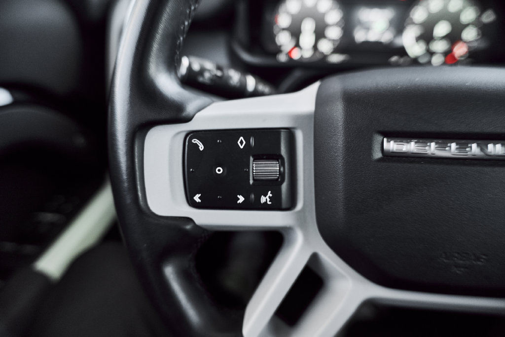 Used 2023 Land Rover Defender 110 V8 AWD/4WD image 23