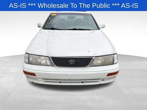 Used 1997 Toyota Avalon XLS image 2