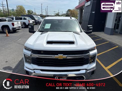 Used 2024 Chevrolet Silverado 2500 LT AWD/4WD image 2
