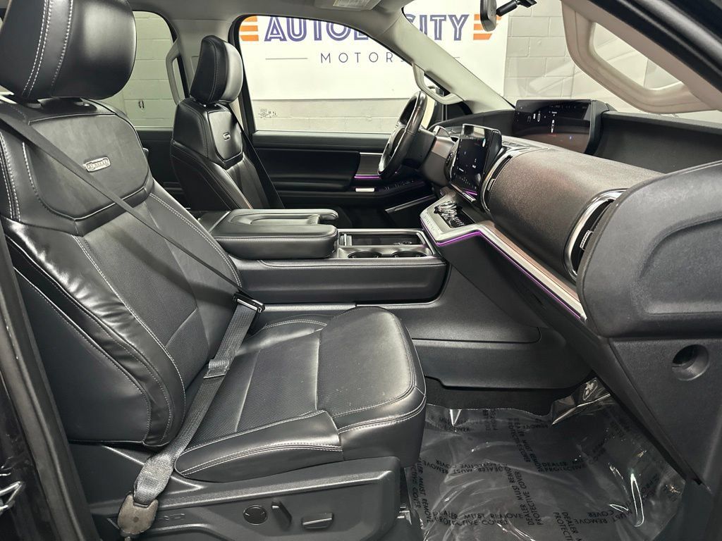 Used 2025 Ford Expedition Max Platinum AWD/4WD image 18
