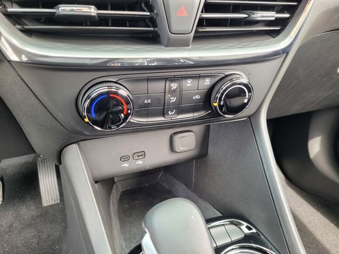 Used 2025 Buick Encore GX Preferred FWD image 19