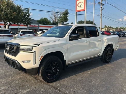 Used 2023 Nissan Frontier SV w/ Midnight Edition Package AWD/4WD image 6