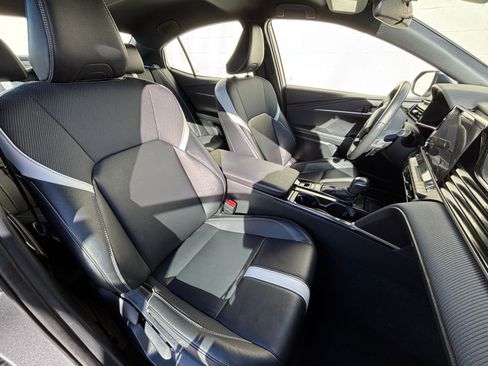 Used 2025 Toyota Camry SE image 38