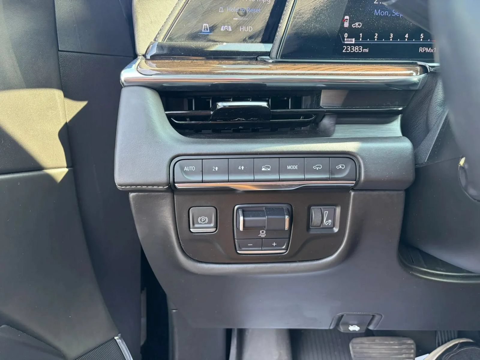 Used 2023 Cadillac Escalade Sport Platinum w/ LPO, ONYX Package AWD/4WD image 19