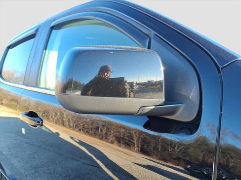 Used 2016 GMC Canyon SLE w/ Nightfall Edition image 8