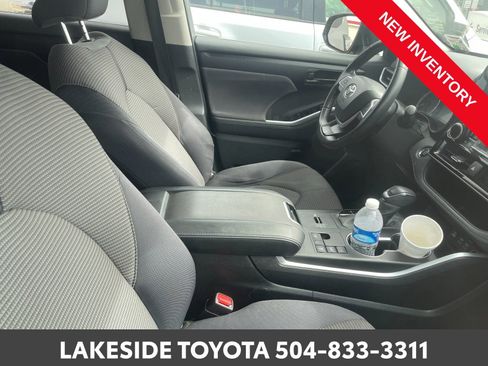 Used 2023 Toyota Highlander LE image 10