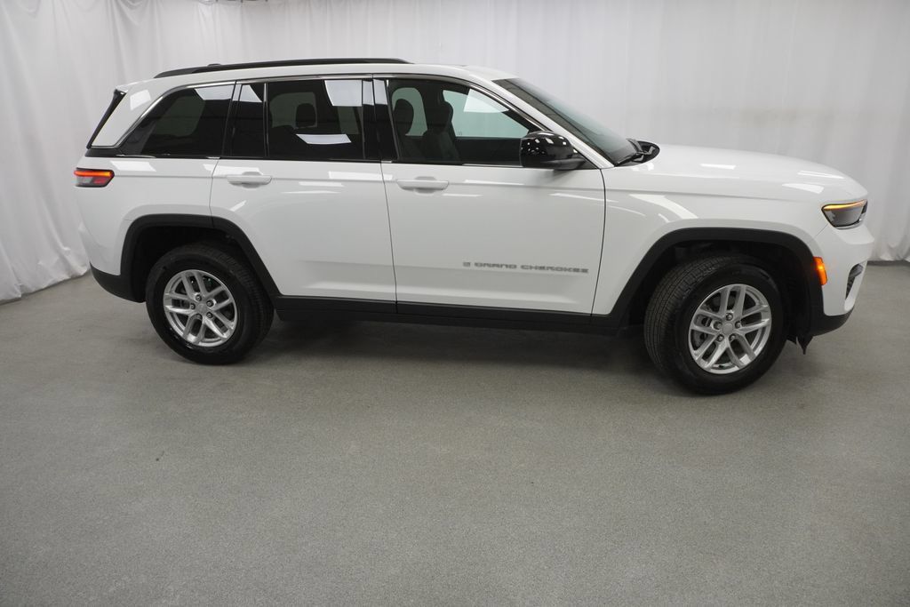 Certified 2025 Jeep Grand Cherokee Laredo X AWD/4WD image 6