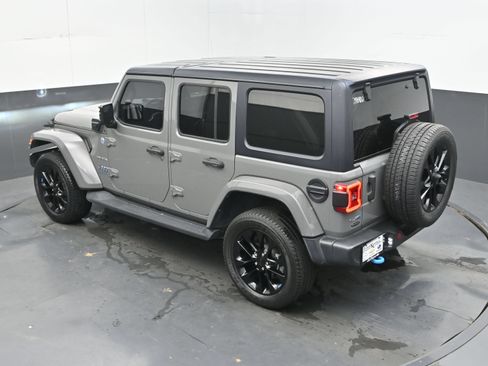 Used 2023 Jeep Wrangler Unlimited Sahara AWD/4WD image 36