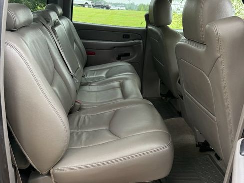 Used 2007 GMC Sierra 3500 SLT w/ Heavy-Duty Power Package AWD/4WD image 9