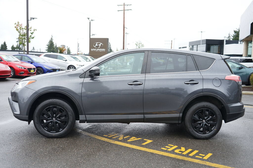 Used 2018 Toyota RAV4 LE w/ All Weather Liner Package FWD image 9