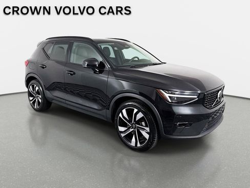 Used 2023 Volvo XC40 B5 Ultimate w/ Protection Package Premier image 4