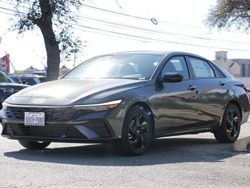 Used 2026 Hyundai Elantra Sport image 7