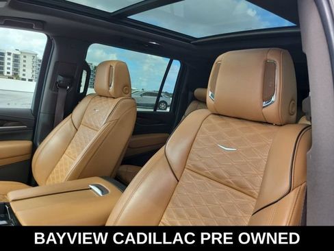Used 2022 Cadillac Escalade ESV Premium Luxury AWD/4WD image 18
