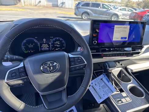 New 2026 Toyota Sienna XSE image 17