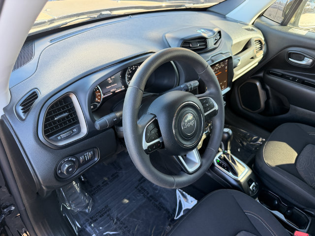 Used 2023 Jeep Renegade Latitude AWD/4WD image 11