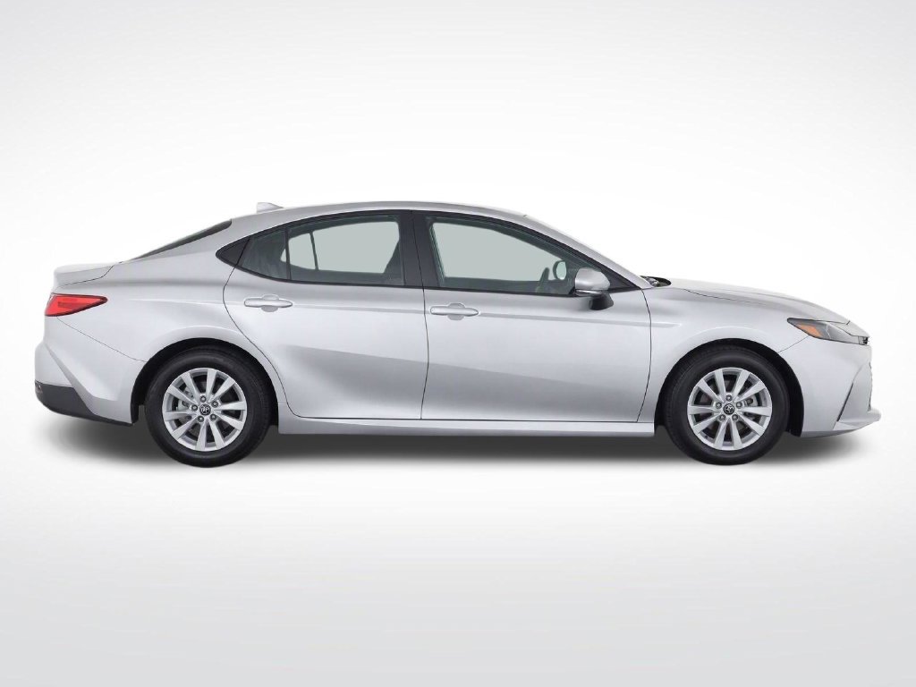 Used 2025 Toyota Camry LE FWD image 8