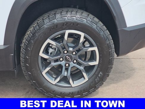 New 2026 Chevrolet Equinox ACTIV w/ Convenience Package III AWD/4WD image 38