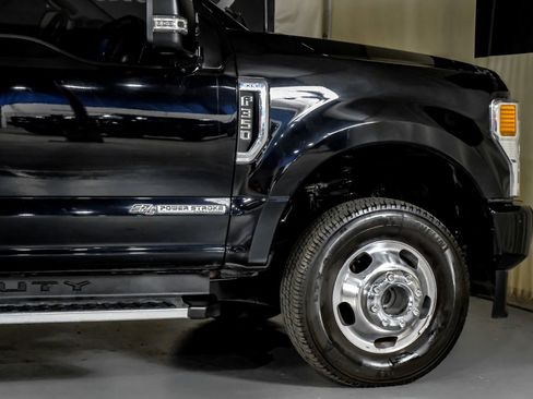 Used 2022 Ford F350 XLT w/ XLT Premium Package image 7