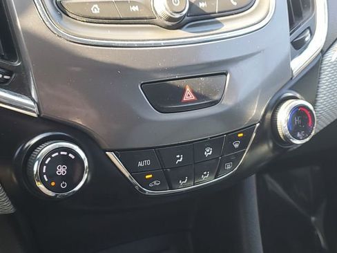 Used 2019 Chevrolet Cruze LT image 15