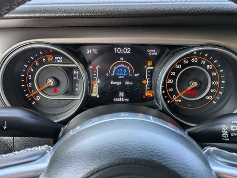 Used 2018 Jeep Wrangler Unlimited Sahara w/ LED Lighting Group AWD/4WD image 19