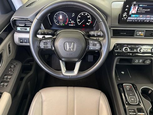 Certified 2025 Honda Pilot Touring image 28