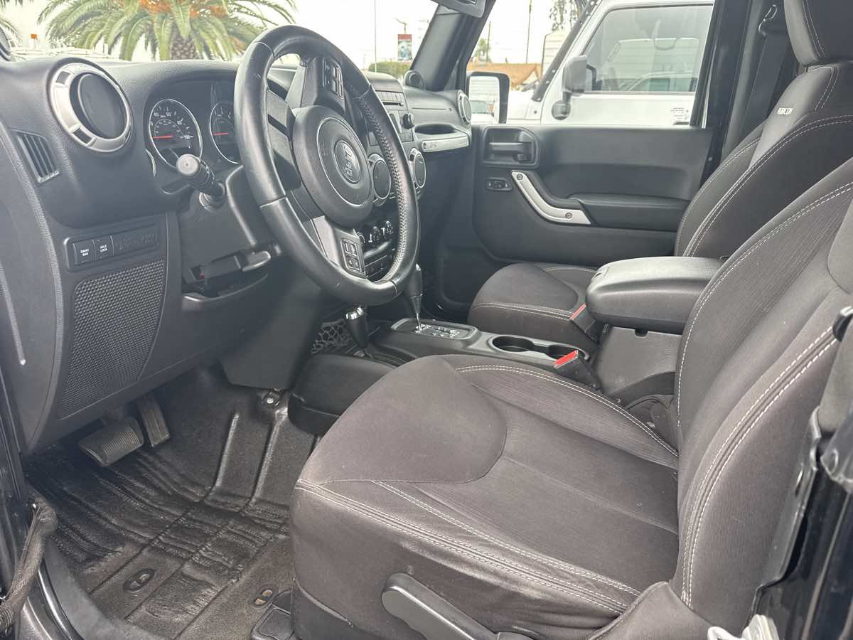 Used 2014 Jeep Wrangler Rubicon w/ Power Convenience Group AWD/4WD image 15