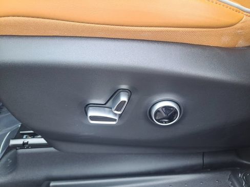 Used 2023 Chrysler Pacifica Pinnacle FWD image 25