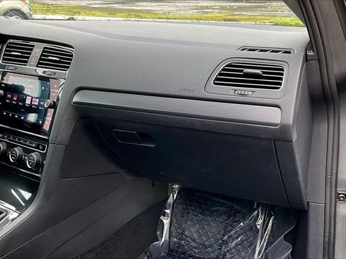 Used 2018 Volkswagen e-Golf SE w/ DC Fast Charging Package image 20