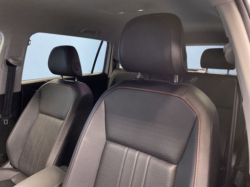 Used 2024 Volkswagen Tiguan SE image 8