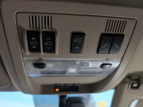 Used 2009 Cadillac Escalade Base image 24