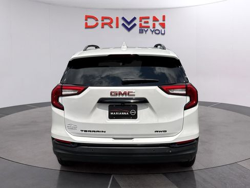 Used 2022 GMC Terrain SLT w/ Infotainment Package II AWD/4WD image 4
