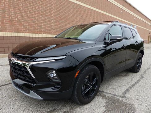 Used 2023 Chevrolet Blazer LT w/ Sound & Technology Package FWD image 5