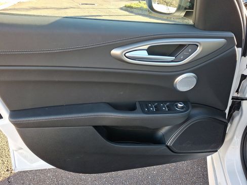 New 2025 Alfa Romeo Giulia AWD image 8