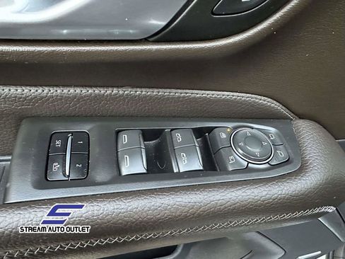 Used 2022 GMC Yukon XL Denali image 18