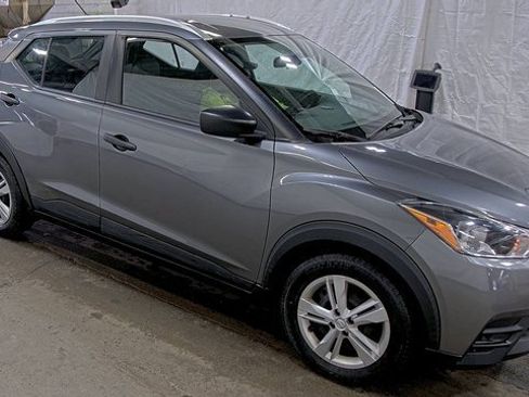 Used 2019 Nissan Kicks S image 3