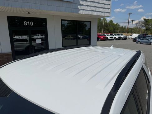 Used 2020 Ford Explorer XLT image 12