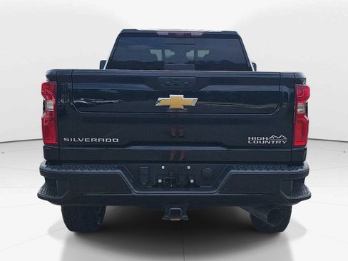 Used 2024 Chevrolet Silverado 2500 High Country w/ Technology Package AWD/4WD image 4