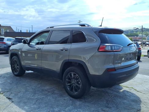 Used 2019 Jeep Cherokee Latitude Plus w/ Cold Weather Group AWD/4WD image 4