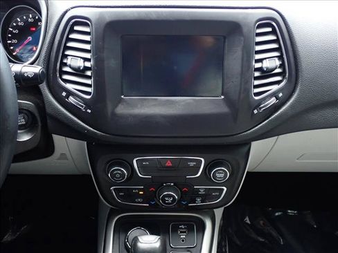Used 2019 Jeep Compass Latitude AWD/4WD image 15