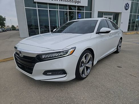 Used 2018 Honda Accord Touring image 1