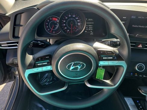 Certified 2022 Hyundai Elantra SE image 19