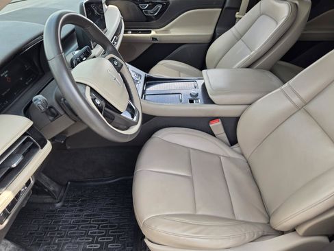 Used 2023 Lincoln Aviator 2WD image 12