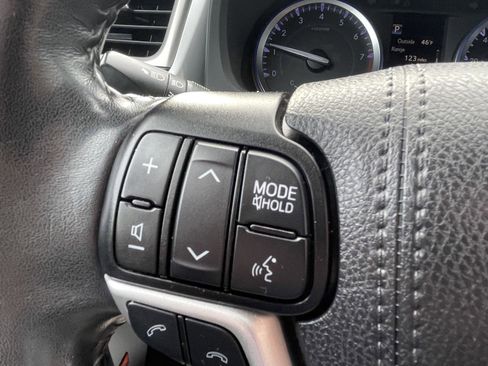 Used 2019 Toyota Highlander Limited image 18