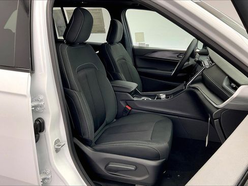 New 2025 Jeep Grand Cherokee Laredo X w/ Luxury Tech Group I image 9