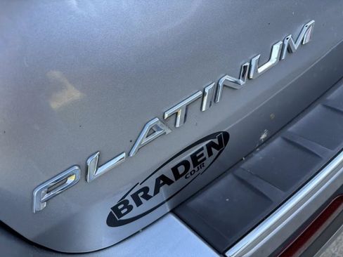 Used 2020 Ford Explorer Platinum w/ Premium Technology Package image 9