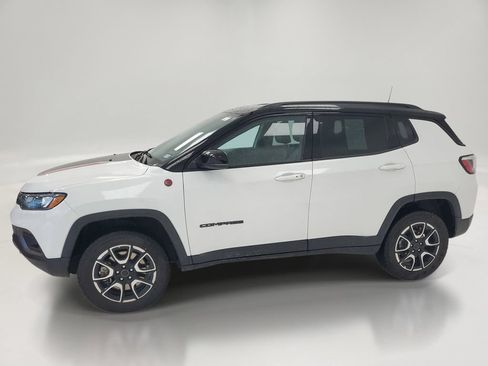 Used 2025 Jeep Compass Trailhawk AWD/4WD image 4