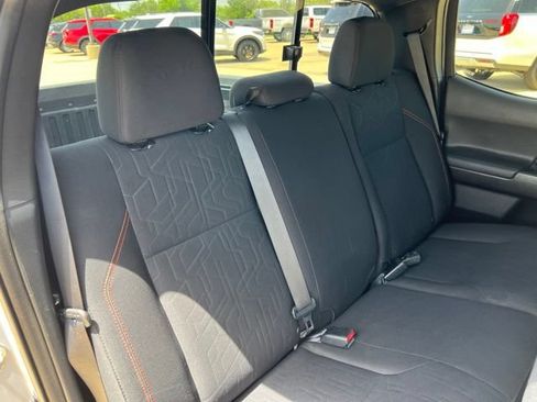Used 2020 Toyota Tacoma TRD Off-Road AWD/4WD image 32