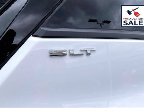 Used 2023 GMC Terrain SLT FWD image 8